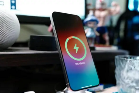 邵东苹果15换屏服务分享用什么充电器给iPhone15充电更好 